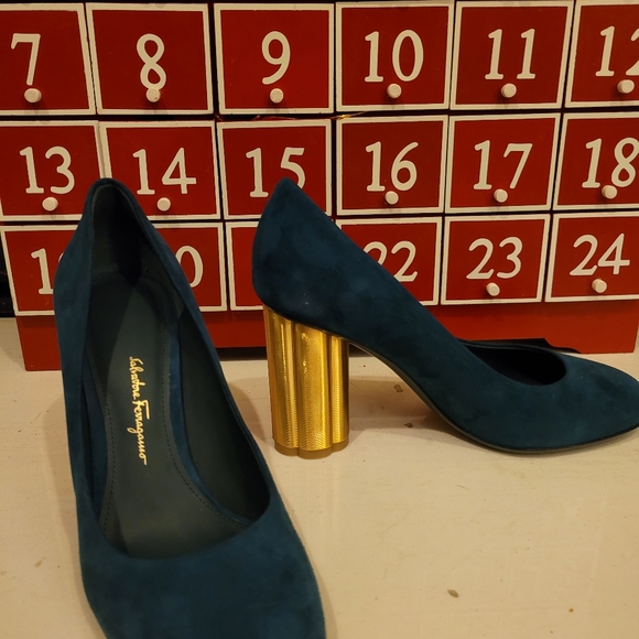 Salvatore Ferragamo Teal suede pump gold heel - Picture 2 of 5